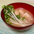 ビートルズ食堂's cooksnap of when they made 仕上げにかいわれ大根入れるだけお味噌汁.