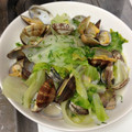 ducktail's cooksnap of when they made 簡単！あさりとレタスの酒蒸し♪.