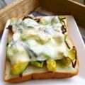 ｘｘyuzumikanｘｘ's cooksnap of when they made アボカドと塩昆布の和風ピザトースト.