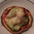 ａｋｉＴ's cooksnap of when they made 味は本格的♪餃子の皮ピザ.