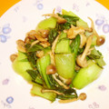 ぴるくるぴかりゅ's cooksnap of when they made ♪チンゲン菜としめじと油揚げの炒め♪.