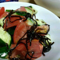ma―chin's cooksnap of when they made 俺流！胡麻香る…トマトと胡瓜の塩昆布和え.