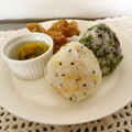 ローズレース's cooksnap of when they made 赤青しそとごまのおにぎり.
