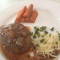 mayu7610's cooksnap of when they made 卵、パン粉不使用☆照り焼きハンバーグ.