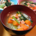 みかるxxx's cooksnap of when they made 塩鮭と根菜の汁.