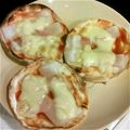 nj0618's cooksnap of when they made 餃子の皮でプチピザ.