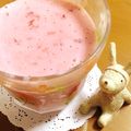 娘魔狸's cooksnap of when they made これはまいう〜♡ 苺ミルクのスムージー♡.