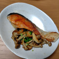 みぃくんのママ's cooksnap of when they made 塩鮭ときのこのバター醤油炒め！.