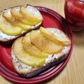 ♡ナムギュ♡'s cooksnap of when they made 北欧風りんごのクリチトースト☆作業5分.
