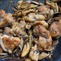 ayutaro_85's cooksnap of when they made 簡単♪鶏もも肉と舞茸のバターポン酢炒め＊.