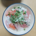 2児ママみきてぃ's cooksnap of when they made お刺身の切り落としで海鮮丼.