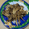 ラリー＆サラ's cooksnap of when they made 簡単にもう１品(๑• •๑)焼き舞茸～♪.