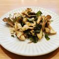 かなりんココりん's cooksnap of when they made 油揚げと舞茸の大葉バター醤油炒め.