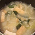 ヨシヨッシー's cooksnap of when they made 『お魚厚揚げ』•玉ねぎ•わかめの味噌汁.