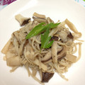 マインエントピア's cooksnap of when they made ☆きのこだけの炒めもの☆柚子胡椒風味☆.