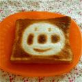 たじ満塁's cooksnap of when they made 簡単★キャラトースト★.