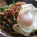 eterno's cooksnap of when they made たまにはピリカラ風で　焼きそば.