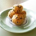 umebotan's cooksnap of when they made ご飯で黒ゴマきなこ団子？.