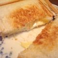 まぽろーん's cooksnap of when they made 美味しい☆チーズ＆パインのホットサンド.