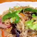 困ったトマト's cooksnap of when they made あるもの焼きビーフン.