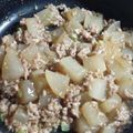 ﾋﾋﾞｺｺ's cooksnap of when they made 大根と鶏挽肉とグリンピース♪ご飯にのせて.