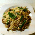 ヘラクレスオオカブト's cooksnap of when they made 秋満載！　ししとうときのこのバター炒め.