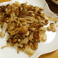 komutatata's cooksnap of when they made ◎簡単！新玉ねぎの天かすソース炒め◎.