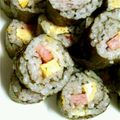 願いを叶える's cooksnap of when they made 恵方巻き？ただの海苔巻（いくら・スパム）.