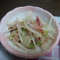 YUMIKOMUGI's cooksnap of when they made 簡単♪もやしとベーコンとレタス炒め.