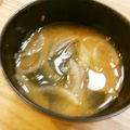 反省堂書店（のぐち）'s cooksnap of when they made 玉葱とワカメのお味噌汁.