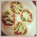 mamirinko's cooksnap of when they made 簡単!餃子の皮でパリッとピザ♡.