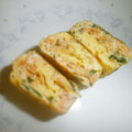 白いぐれーぷ's cooksnap of when they made お弁当に☆鮭の中骨水煮缶で卵焼き.