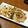 ukkarittu's cooksnap of when they made 茸と新玉ねぎと鶏胸肉のオイマヨ炒め.