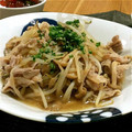 tama_99's cooksnap of when they made 簡単♪もやしときのこと豚肉で炒め蒸し.