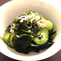 ゆーか1107's cooksnap of when they made 釜揚げしらすのわかめときゅうりの酢の物♪.