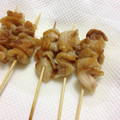 かすみに's cooksnap of when they made ＊おつまみに＊鶏皮の焼き鳥＊.