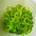 ぱんだ0049's cooksnap of when they made 苦くないしゃきしゃきゴーヤの下処理.