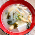 悠LOVE航's cooksnap of when they made 玉葱とわかめとお揚げの味噌汁.