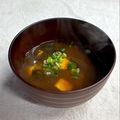 かっちゃん杉's cooksnap of when they made 豆腐とワカメの普通のお味噌汁.