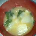 フミココ's cooksnap of when they made 我が家では定番☆わかめと玉葱の味噌汁.