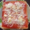 なつみ（・◇・）'s cooksnap of when they made タバスコとチーズの水玉トースト♪.