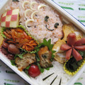 hirotofumi's cooksnap of when they made 簡単～☆さかなと貝のキャラ弁.