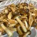 toshio39's cooksnap of when they made しめじだけのバタポン炒め.