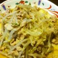 shijimiume's cooksnap of when they made 豚ばら肉ともやしの豆板醤あえ.
