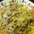 shijimiume's cooksnap of when they made 豚ばら肉ともやしの豆板醤あえ.