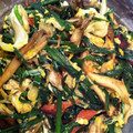 ayaanuta's cooksnap of when they made おさかなソーセージとニラと舞茸の炒めもの.