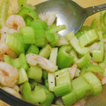 鈴ピヨ's cooksnap of when they made セロリと海老のうまだし和え.