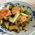 みほほ☆☆'s cooksnap of when they made サーモンとエリンギの味噌炒め.