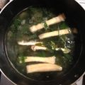 chikomon's cooksnap of when they made 簡単味噌汁（わかめ、油揚げ）.