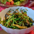 よっしゃん's cooksnap of when they made 豆苗と舞茸のピリ辛オイスターソース炒め.